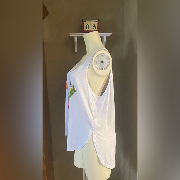 V is for Veggies flowy tank Top women’s size Large - Picture 3 of 6